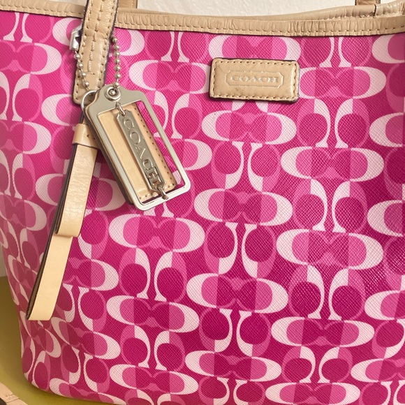 Coach Art Signature Small Tote bag - Picture 4 of 11